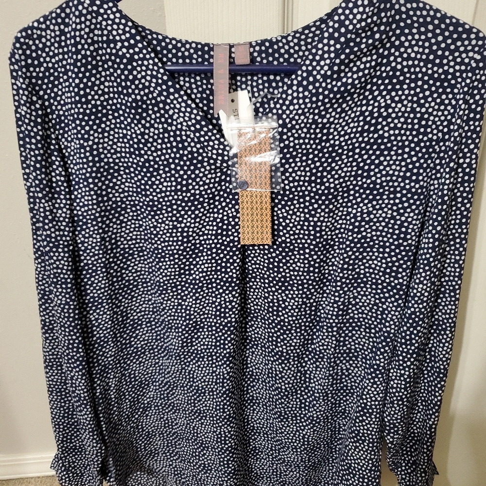 Womens Blouse, Blue w/polkadots. NWT